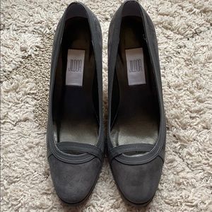 Jildor Gray Suede Classic Pump 7